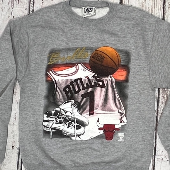 Chicago Bulls Vintage NBA Basketball Crewneck Pullover Sweatshirt Kids Boys - Picture 4 of 5
